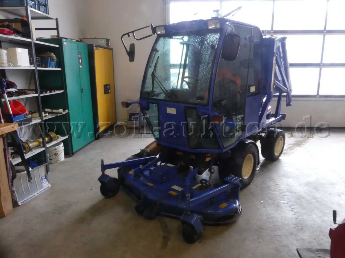 1 ISEKI Großflächenmäher SF 370 mit Anbaugeräten