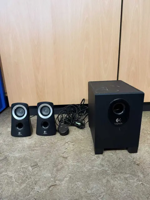 1 oryginalny system Dolby surround 2.1 LOGITECH, używany