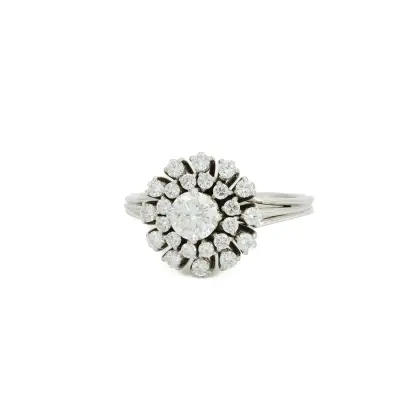 Bague entourage diamant