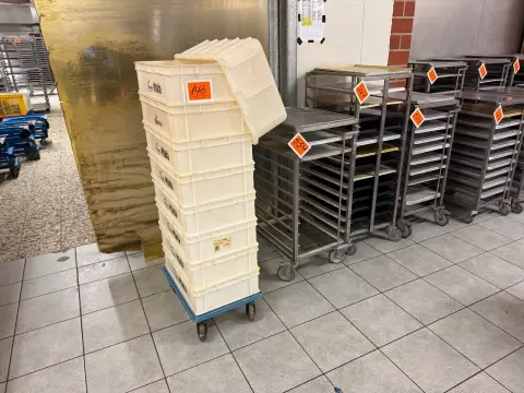 Lot of plastic tubs (with 1 mobile base)