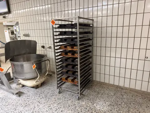 Stainless steel transport trolley (with various baking moulds)