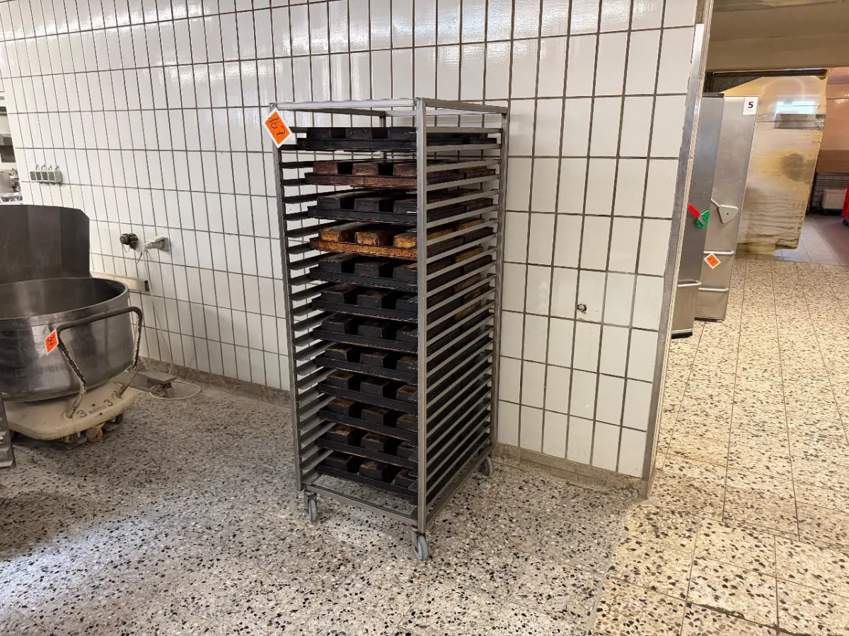 Stainless steel transport trolley (with various baking moulds)