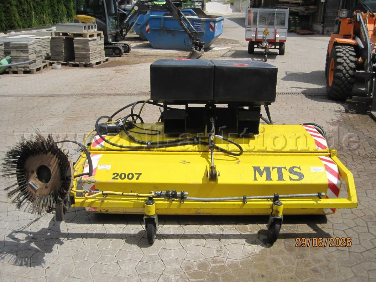 1 zametací stroj MTS 2007 (pro nakladač)