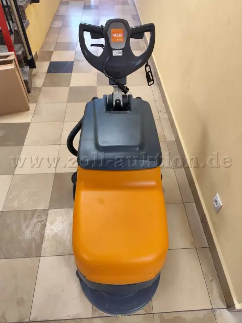 1 TASKI swingo 455E scrubber dryer