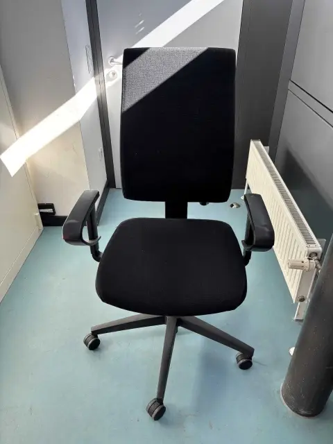 1 kancelářská otočná židle Steifensand Ceto Comfort černá