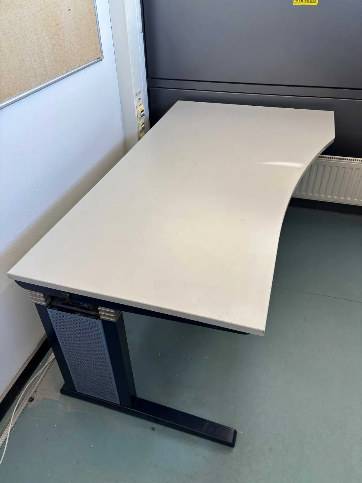 1 psací stůl Werndl 180x80cm volný tvar