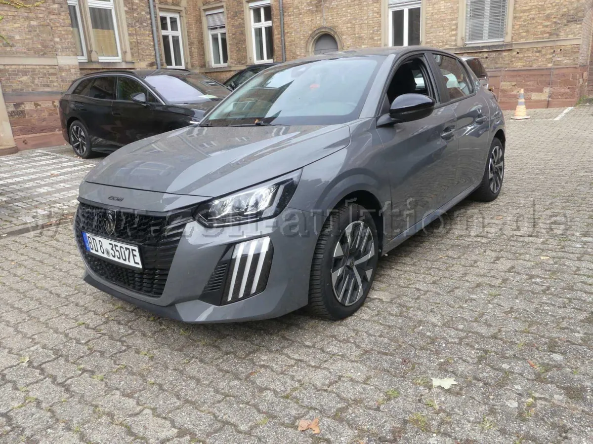 1 Peugeot 208 (e-) 136 Active - BD8-3507E