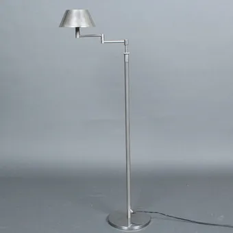 FLORIAN SCHULZ. Lampadaire/liseuse orientable des années 1970.