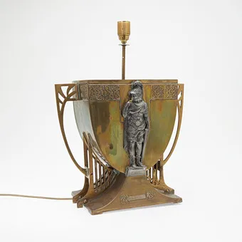 WMF. STYLE ART NOUVEAU Lampe de table, laiton, 1re moitié du 20e siècle.