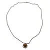 Halsketting met tijgeroog-hanger.