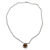Halsketting met tijgeroog-hanger.