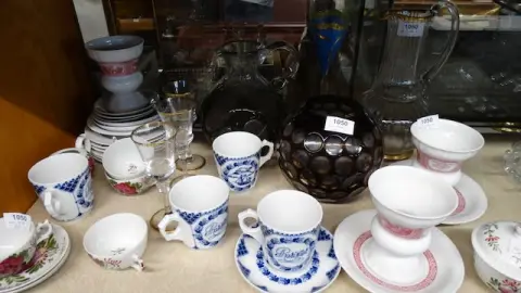 1 lot of glass and porcelain