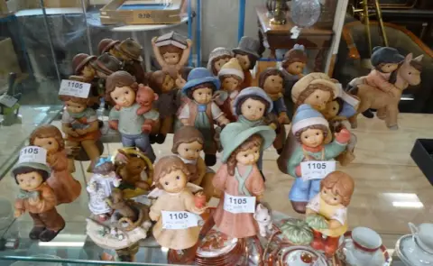 1 partia figurek Goebel (około 30 sztuk)