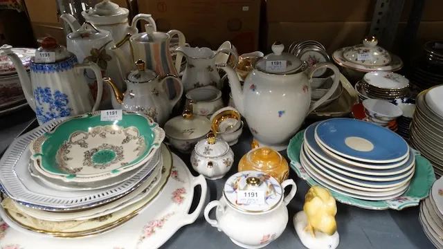 1 partia różnych elementów porcelanowych