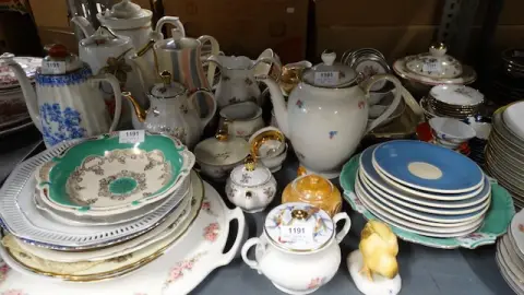 1 partia różnych elementów porcelanowych