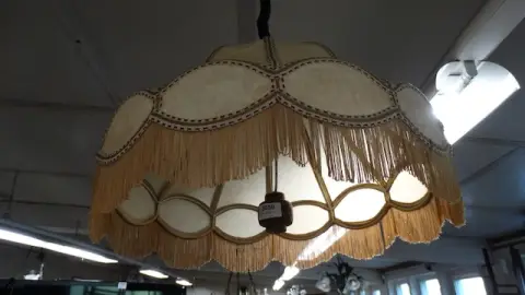 1 ceiling lamp