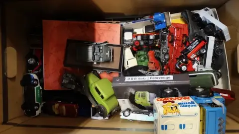 1 box with model cars