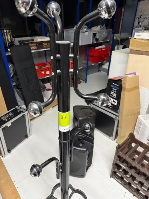 Standing coat rack