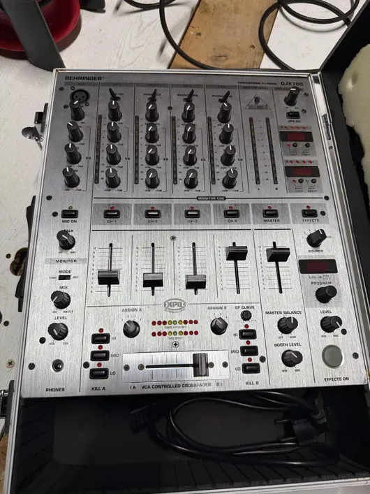 Behringer DJX700