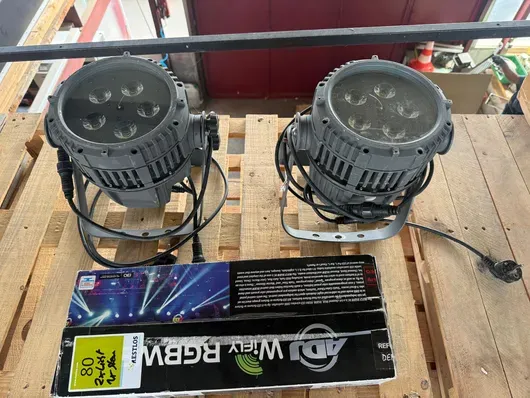 Projecteurs LED sans fil ADJ WiFly QA5 IP et WiFly RGBW8C