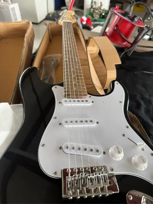 Elektrická kytara Mavery černá Stratocaster OVP