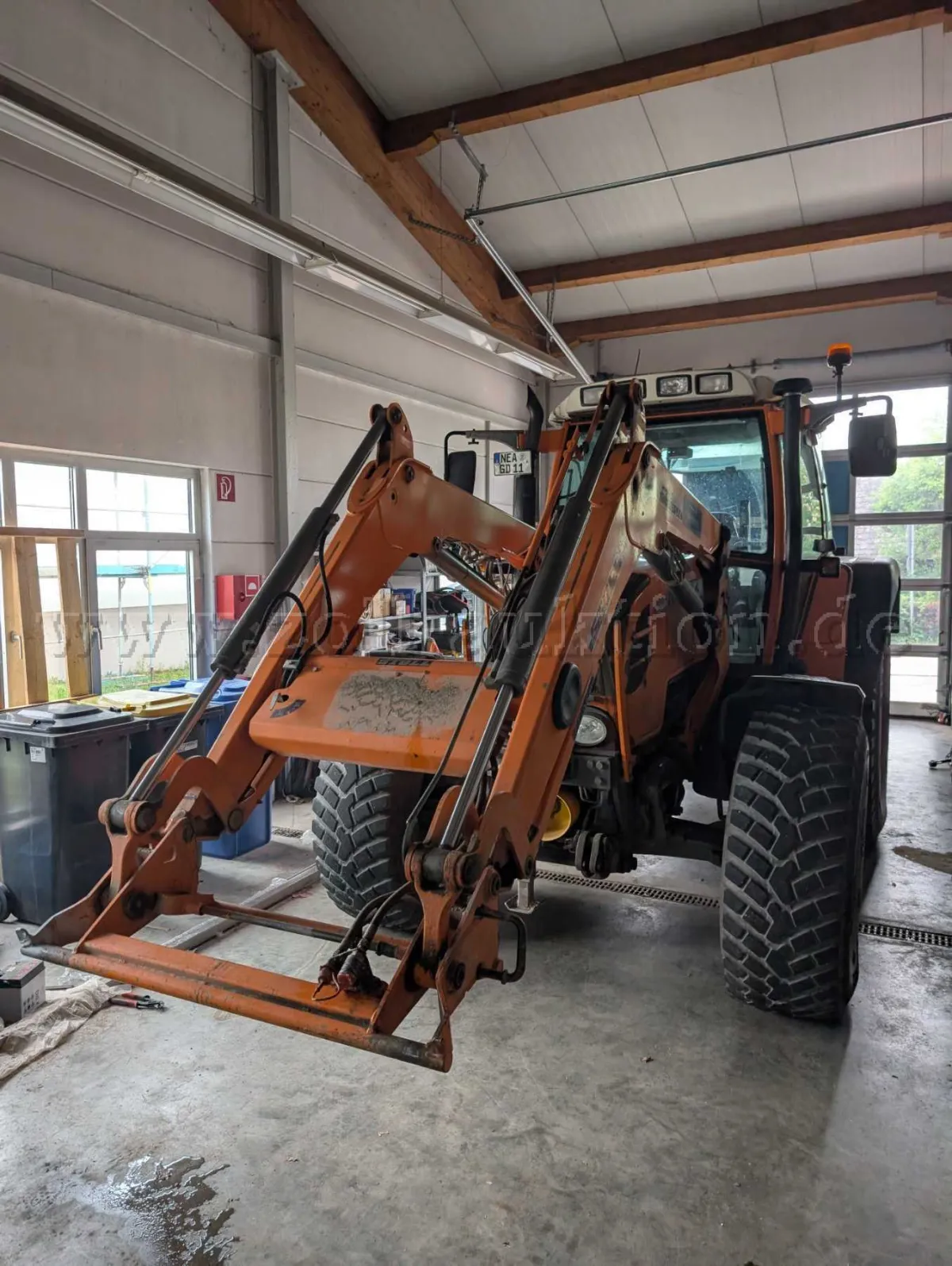 1 Fendt 312 Vario - Kommunalausstattung mit Stoll-Frontlader