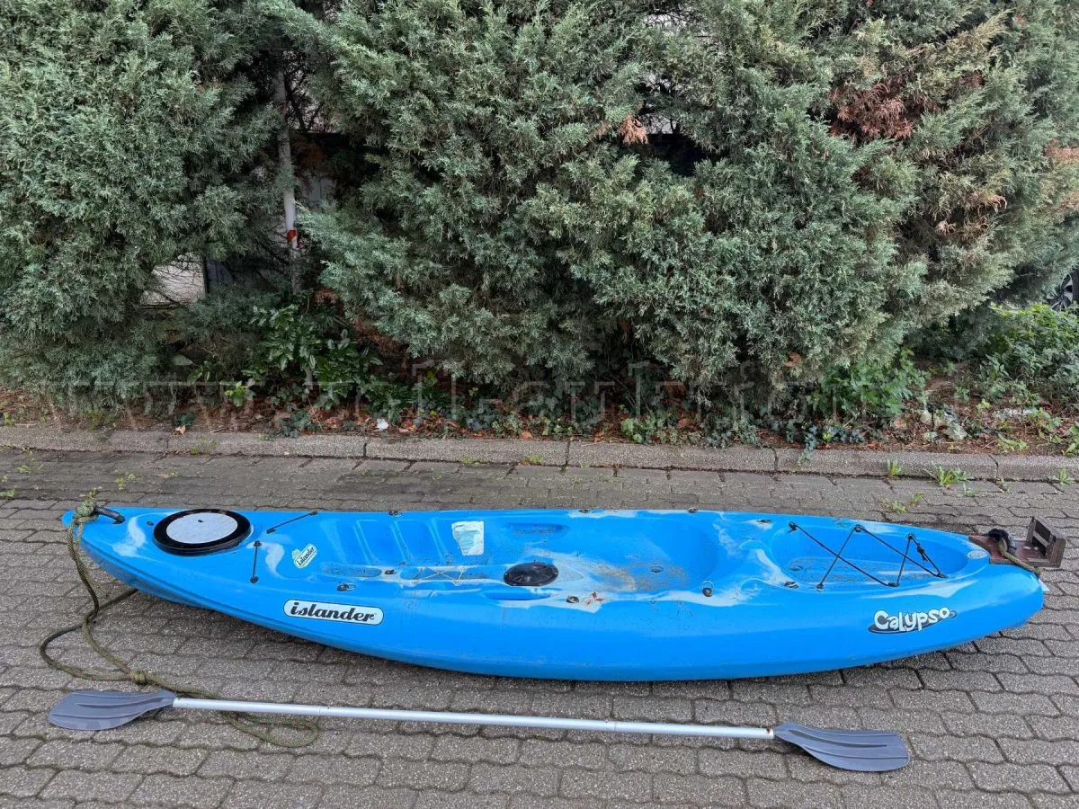 1 Islander Calypso kayak including paddle