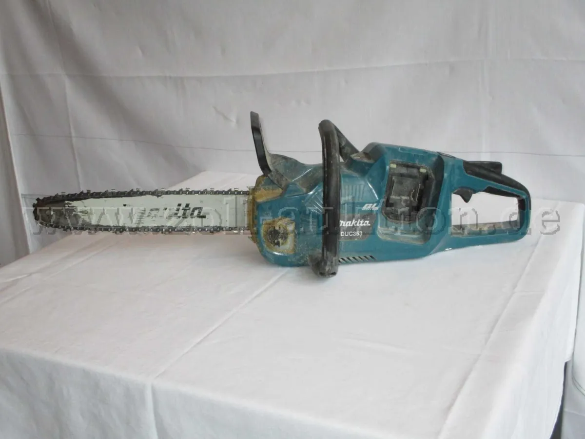 1 Makita cordless chainsaw DUC353