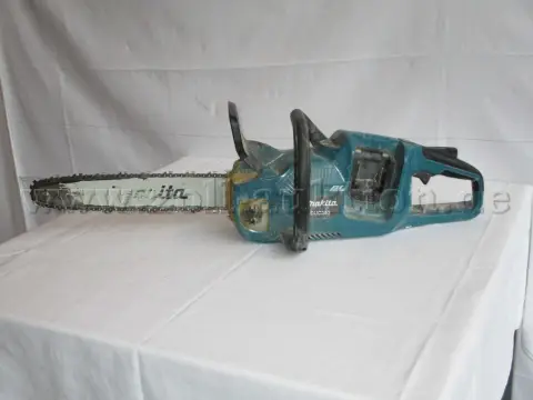 1 Makita cordless chainsaw DUC353