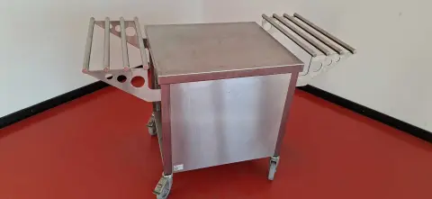 1 stůl pod kávovar Siller & Laar