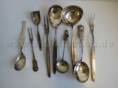 9 Vintage Besteckteile, Gabeln + Löffel, gepunzt 100er, 90er, 80er Silber
