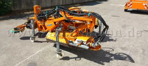 1 faucheuse frontale Mulag avec dispositif de fauchage MRM 300 + MLM 200