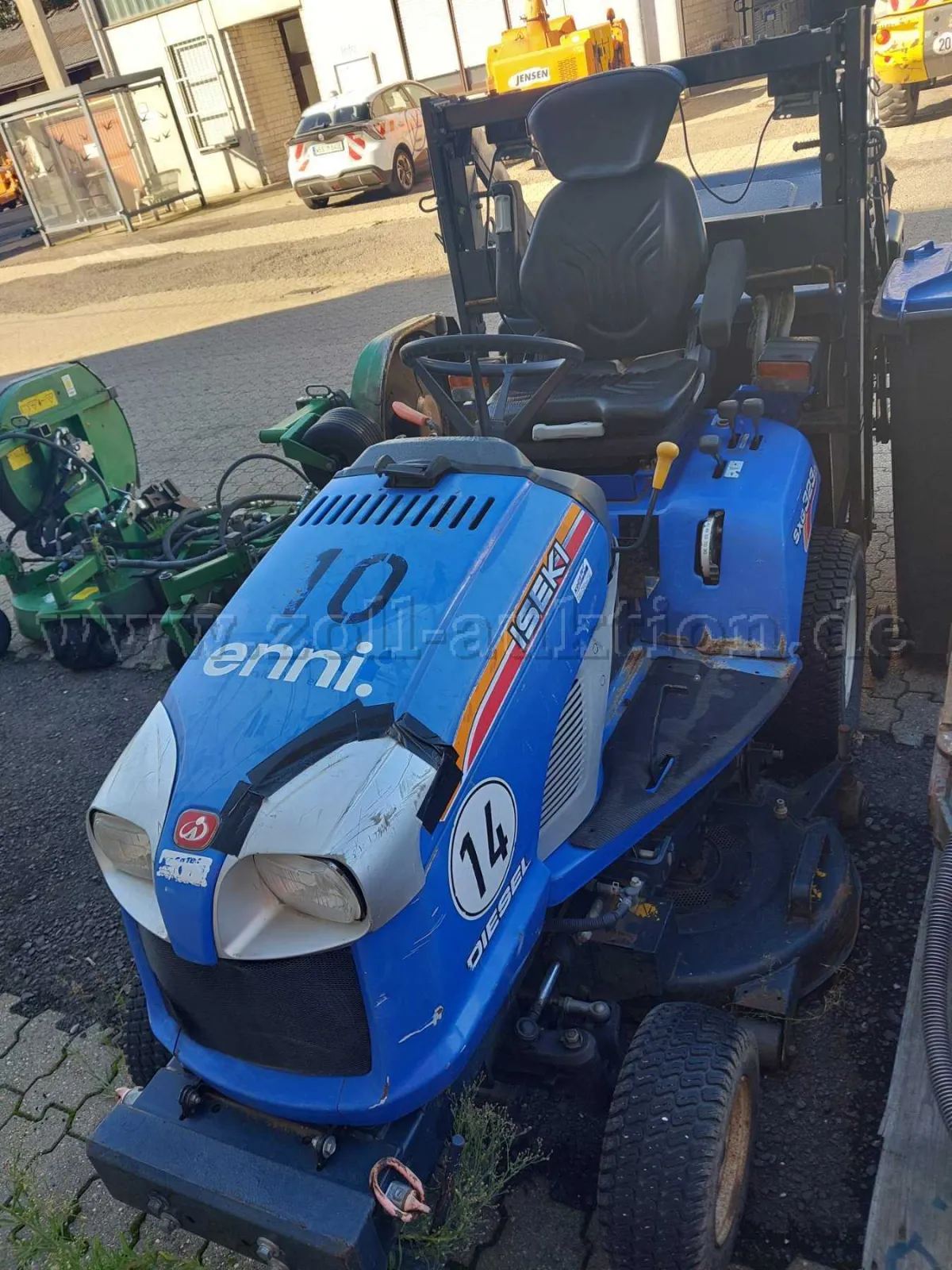 1 ISEKI zitmaaier SXG 323 *defect*