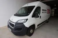 1 utilitaire (L3H2) de marque Peugeot