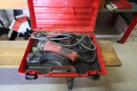 1 úhlová bruska značky Hilti