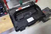 1 přepravní box s různými hadicovými sponami