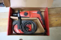 1 elektrické vrtací kladivo značky Hilti