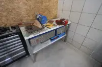 1 верстак с тисками
