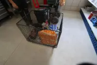 1 решетчатая тележка с содержимым