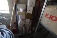 2 vozíky s různým příslušenstvím pro systémy suché výstavby