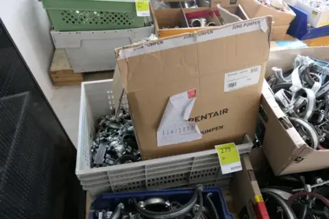 Lot of pipe clamps