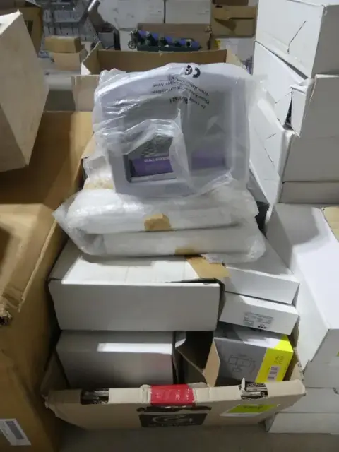 Lot of lamps and other electrical items