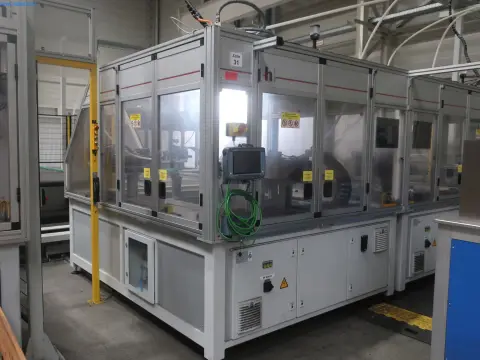 Poste de montage (cellule 31) Henkel + Roth poste de montage grand cadre