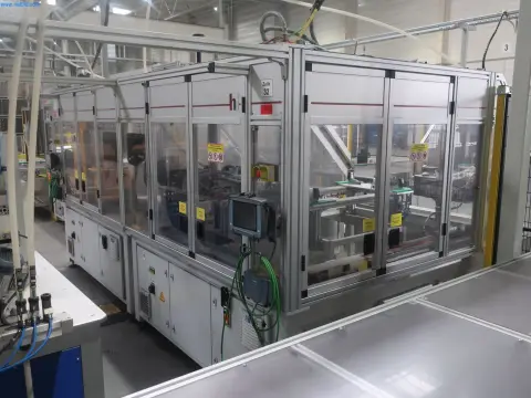 Poste de montage (cellule 32) Henkel + Roth poste de montage grand cadre