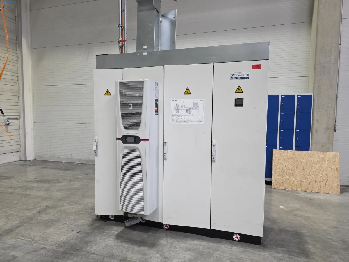 Armoire électrique avec refroidisseur d'armoire électrique comme donneur de pièces Rittal VX Y125.533