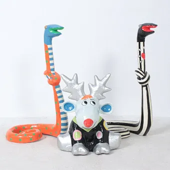 NILOC PAGEN. 'Serpents' et 'Élan', sculptures, papier mâché, signées.