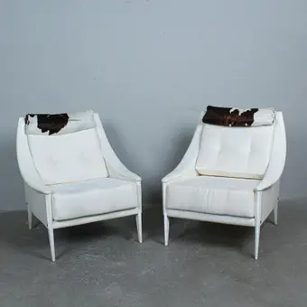 GIO PONTI. Poltrona Frau, pair of armchairs / lounge chairs, model 'Dezza', beech, leather, fur, design 1965, Italy.