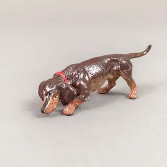 SCHNÜFFELNDER DACKEL - Tierfigur in der Art der Wiener Bronze, 20. Jh.