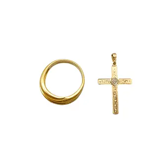 SCHMUCKSET AUS GELBGOLD BESTEHEND AUS EINEM BANDRING (750) UND KREUZANHÄNGER (14K) MIT BESATZ.
