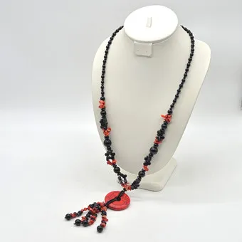 Collier en corail bambou rouge, perles en verre faites main, liées en structure, 20e siècle.